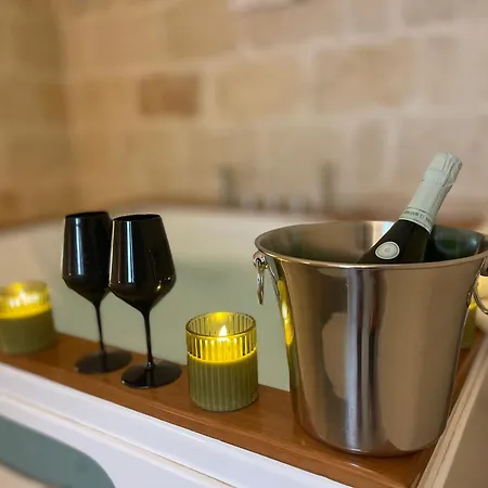 Apartment La In Centro Con Vasca Idromassaggio - Relax &